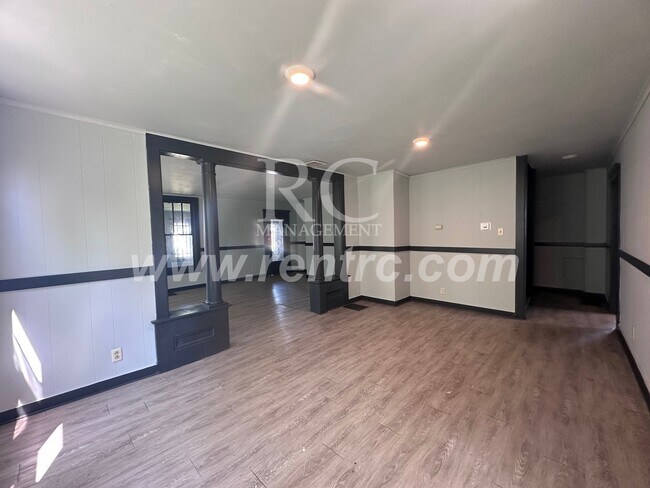 Building Photo - 33 Bismark-