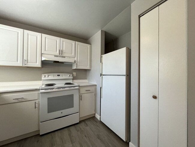 Building Photo - 8332 SW 21st Ave