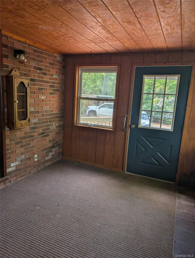 Building Photo - 45 Sunken Meadow Rd