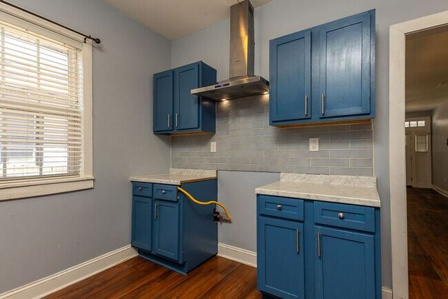 Building Photo - Midtown Charm!  Updated 3BR/2BA house