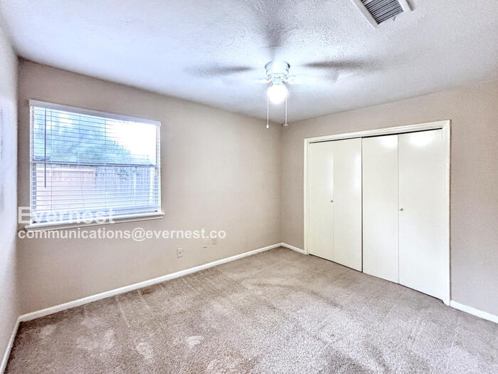 Building Photo - 15231 Cabots Landing Dr