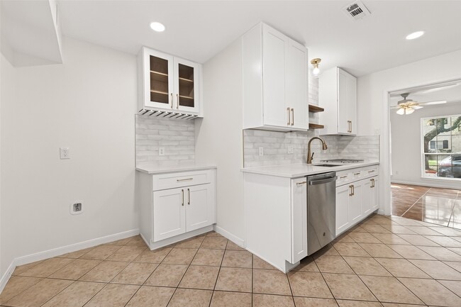 Building Photo - 13244 Trail Hollow Dr