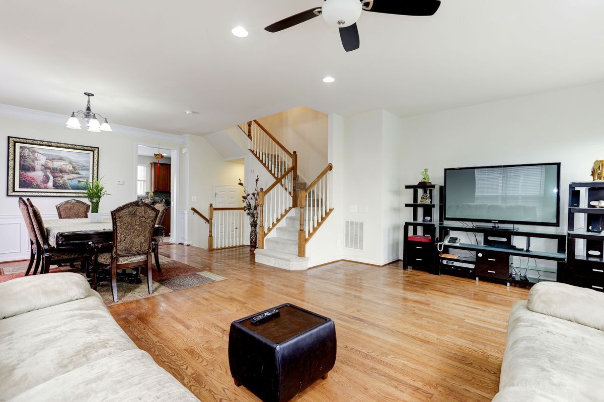 Building Photo - 43551 Wheadon Terrace