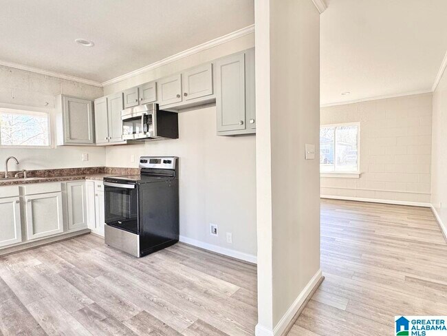 Building Photo - 5624 Avenue Q