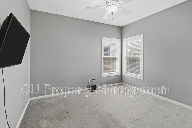 Building Photo - 3003 E Stillwater Landing