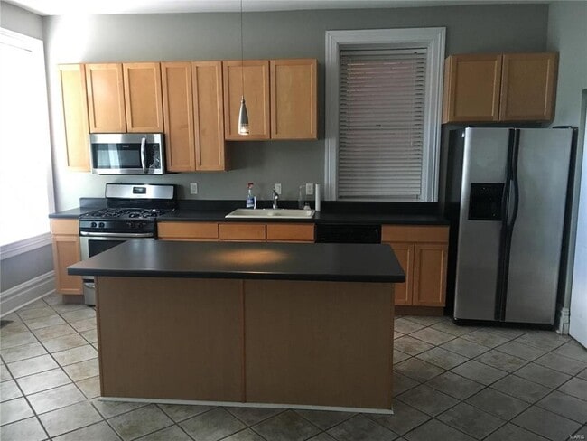 Building Photo - Beautiful home within walking distance to ...