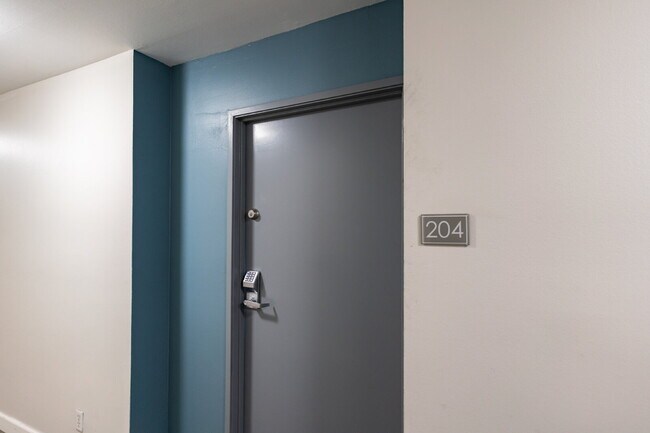 Building Photo - Smartly Designed 2-Bedroom Apartment in Pr...