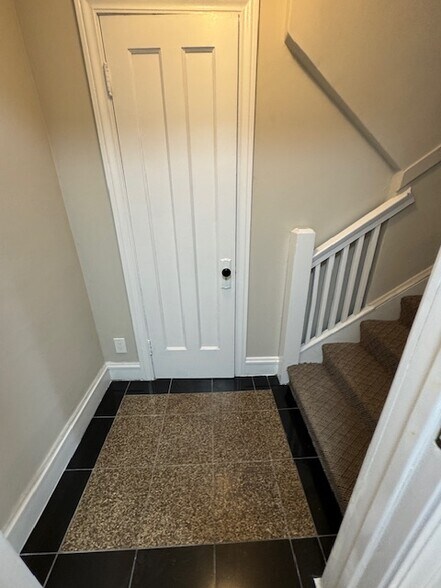 Building Photo - 3647 N Marshfield Ave