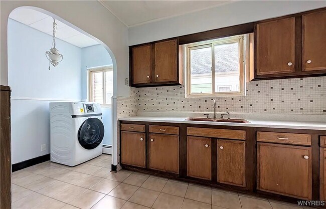 Building Photo - 95 Rand Ave