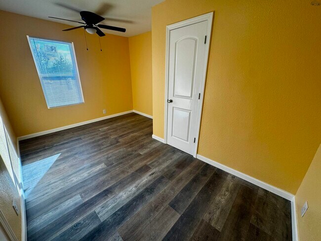 Building Photo - 603 E Alameda St