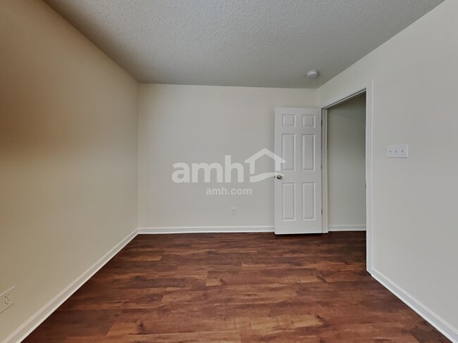 Building Photo - 842 Littleton Dr
