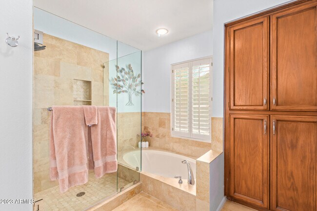 Building Photo - 10641 E San Salvador Dr