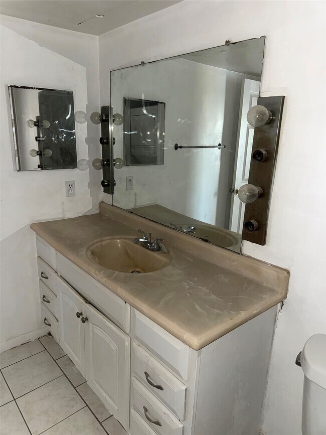 Building Photo - 8519 Hearth Dr