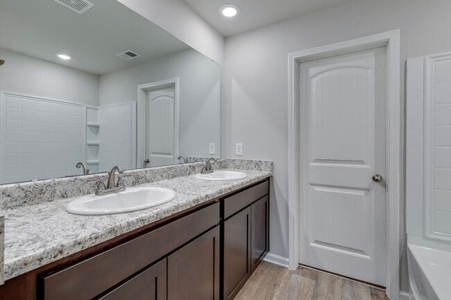 Building Photo - *** COMING SOON! ***  Spacious & Stylish 5...