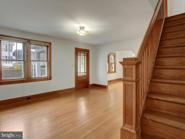 Building Photo - 557 N Franklin St