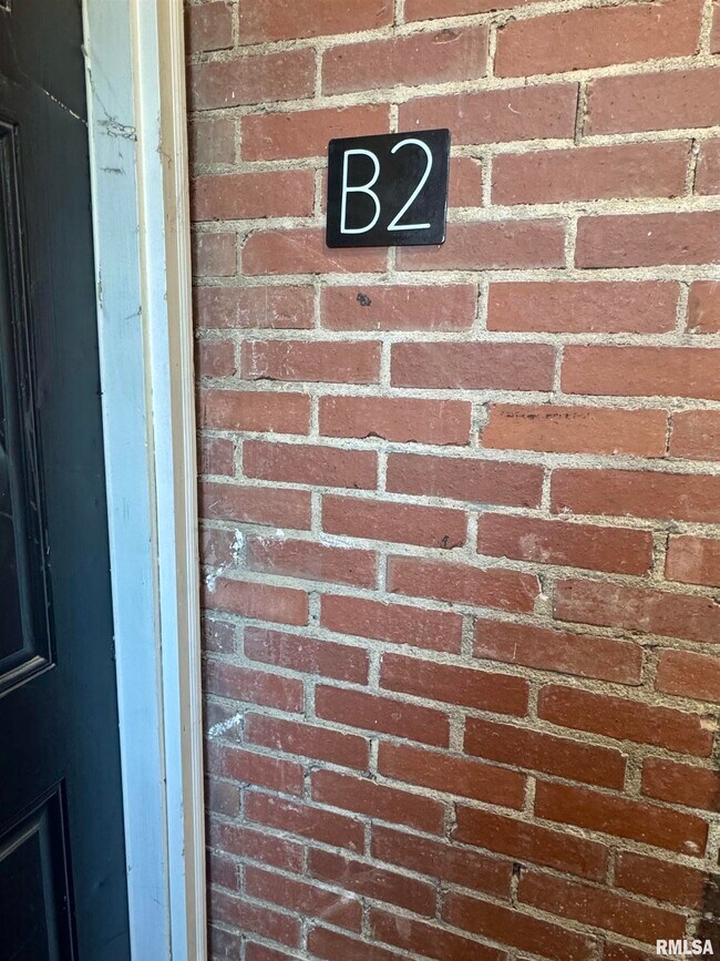 Building Photo - 2028 7th Ave