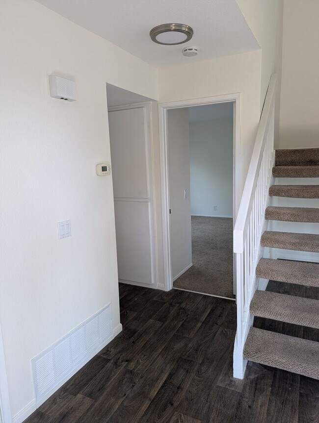 Building Photo - 3 Bed/2 Bath Townhome in Poway