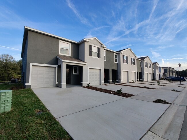 Building Photo - 423 Whispering Oaks Ct