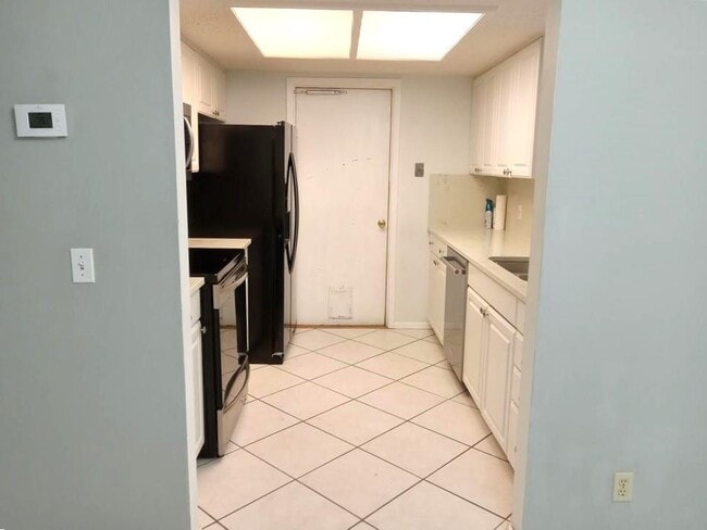 Building Photo - 910 E Meadowmere Ln