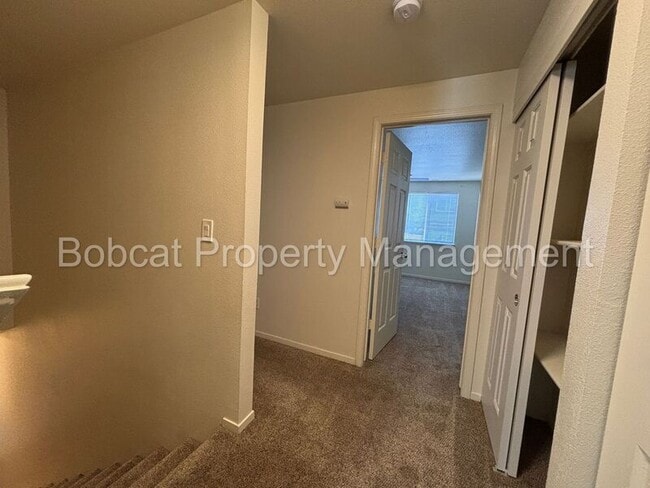 Building Photo - 3958 Village Dr