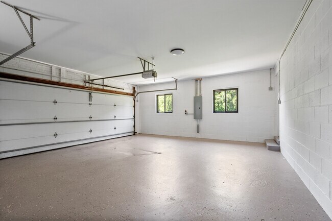 Building Photo - 6600 N Kenton Ave