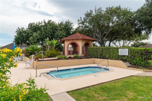 Building Photo - 21 E Moore Rd