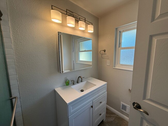 Building Photo - Updated single story home!