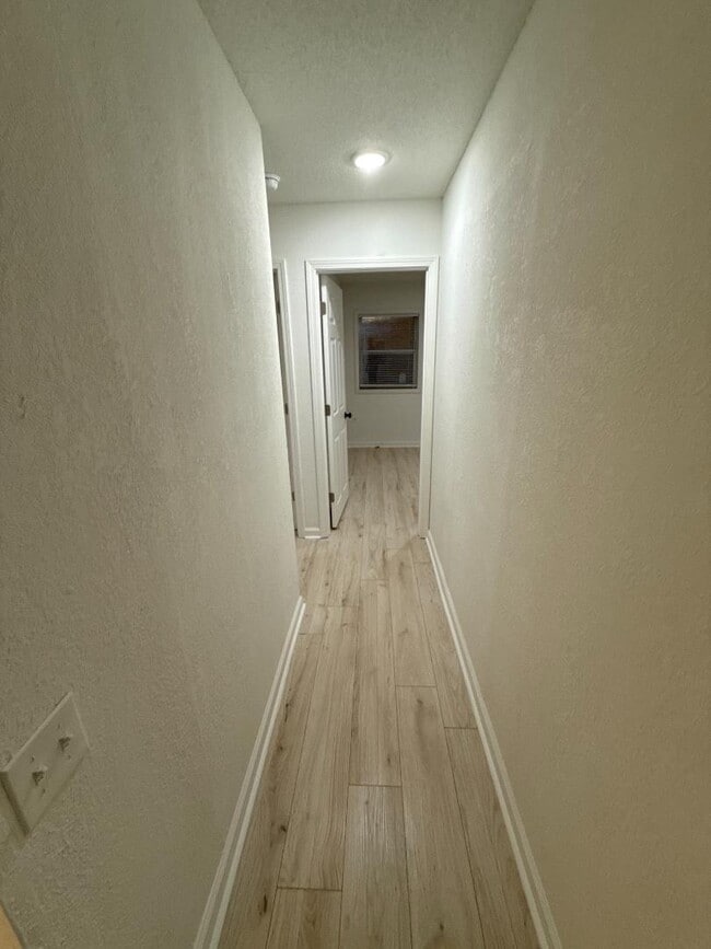 Building Photo - 1620 E Catalina St