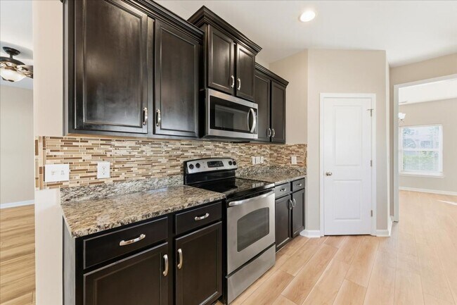 Building Photo - Spacious 5-Bedroom Home in the Live Oak Community – Richmond Hill, GA