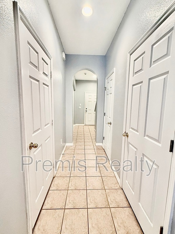 Building Photo - 2043 Strathmill Dr