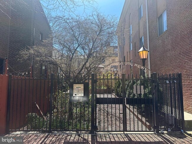 Building Photo - 1106 Lombard St