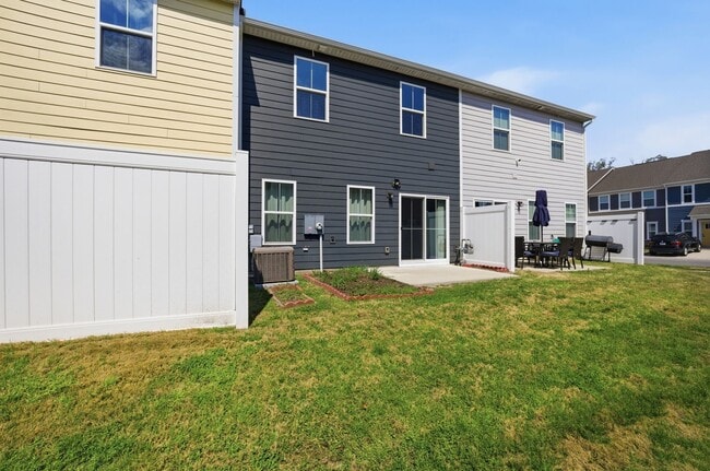 Building Photo - Chesapeake-Townhouse-Cardinal Meadows-3BR-2.5BA-1 Car Garage