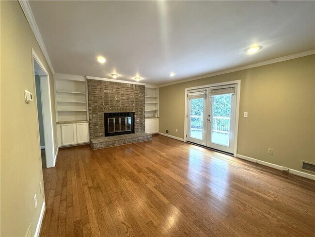 Building Photo - 5338 Roberts Dr