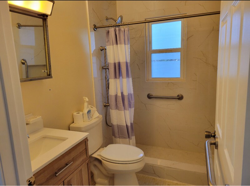 Building Photo - 15012 Cordell Ave