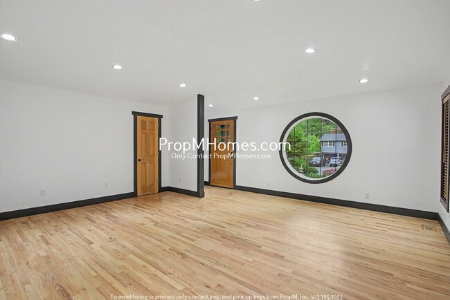 Building Photo - Unique Luxury Three Bedroom Home in Hallinan!