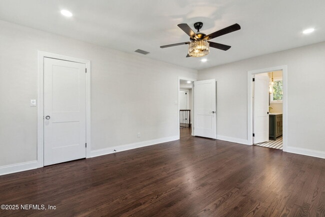 Building Photo - 2334 Broadmoor Ln