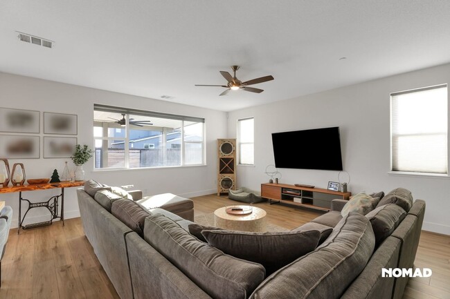 Building Photo - Dive into a Stunning Home in Roseville with Heated Pool - Available Jan 2026!