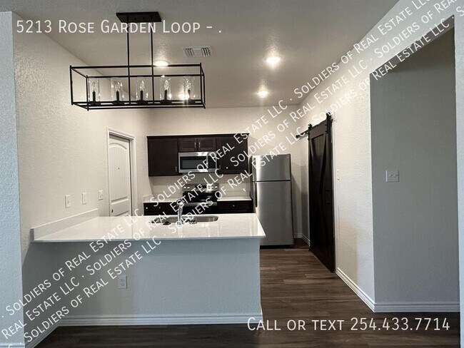 Building Photo - 5213 Rose Gdn Lp