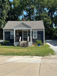 Building Photo - Charming 2 Bed 1 Bath House