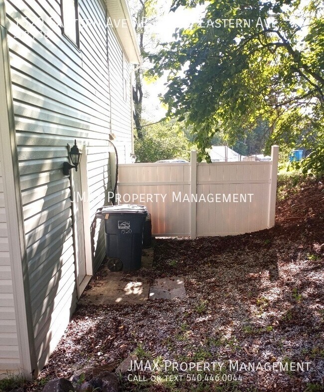 Building Photo - 1520 Eastern Ave NE