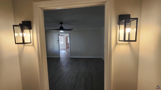 Building Photo - 114 Van Dr