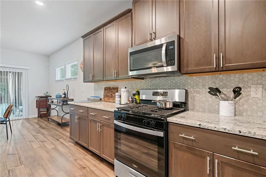 Building Photo - 5911 Green Ash Ct