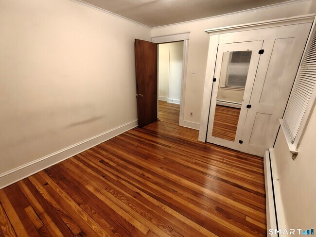 Building Photo - 387 Plainville Ave