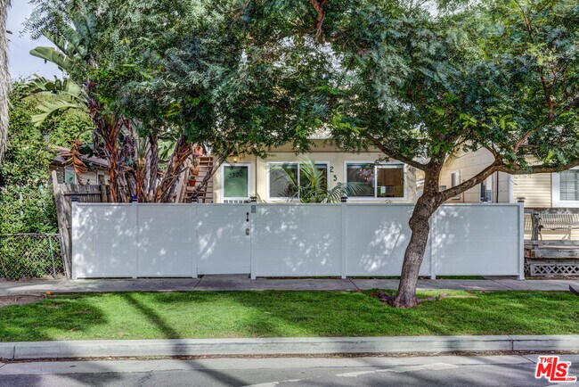 Building Photo - 2322 Ocean Ave