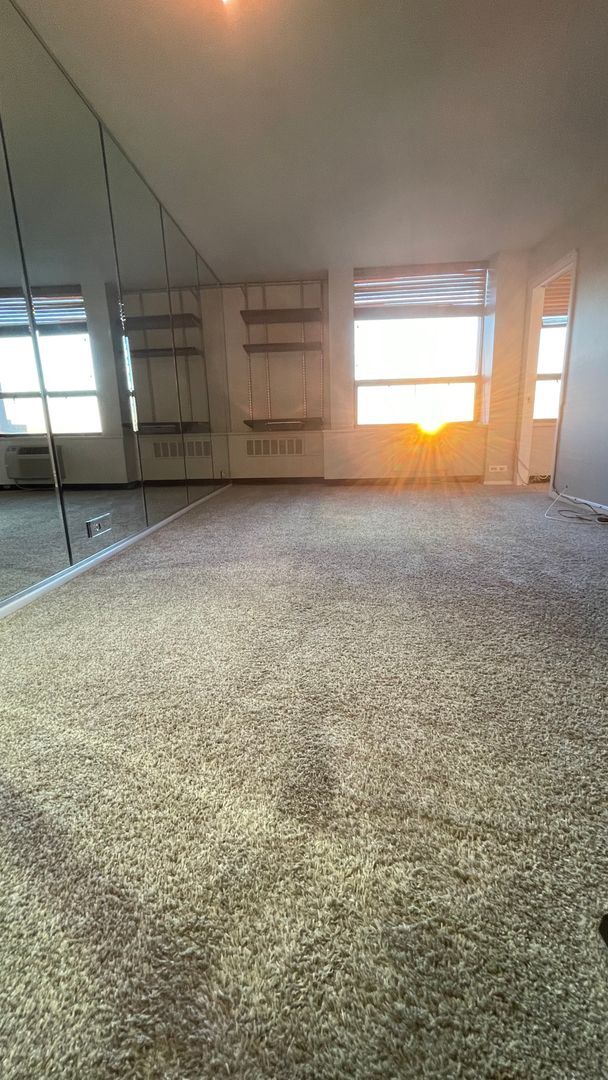 Building Photo - Nice 1 bedroom Condo in Gold Coast/Old Town