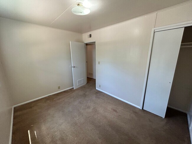 Building Photo - single family home