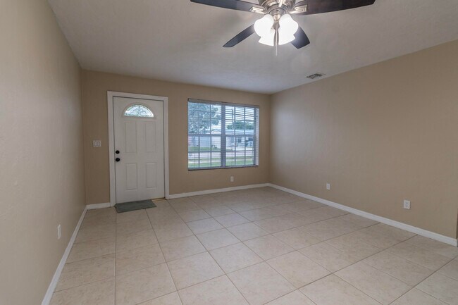 Building Photo - 2032 Worthington Rd
