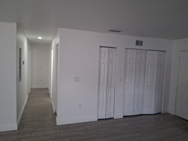 Building Photo - 3 Bed Home in Holiday FL