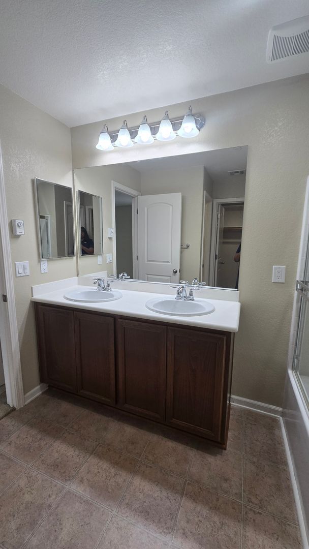 Building Photo - 5421 Tejon Ridge Ct