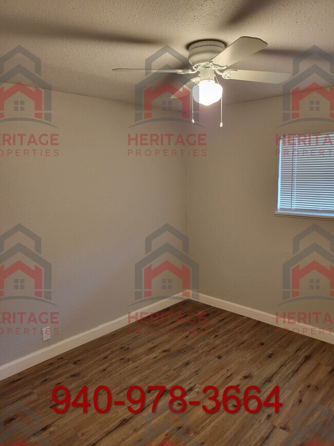 Building Photo - 1055 W Wenonah Blvd